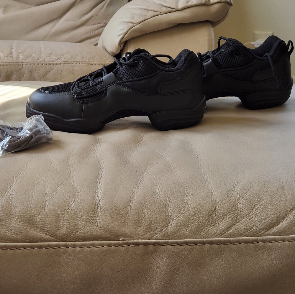 Capezio dance sneakers NWO black